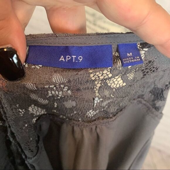 Womens Size Medium Apt. 9 Crepe Shirt W/ Lace - Picture 7 of 9